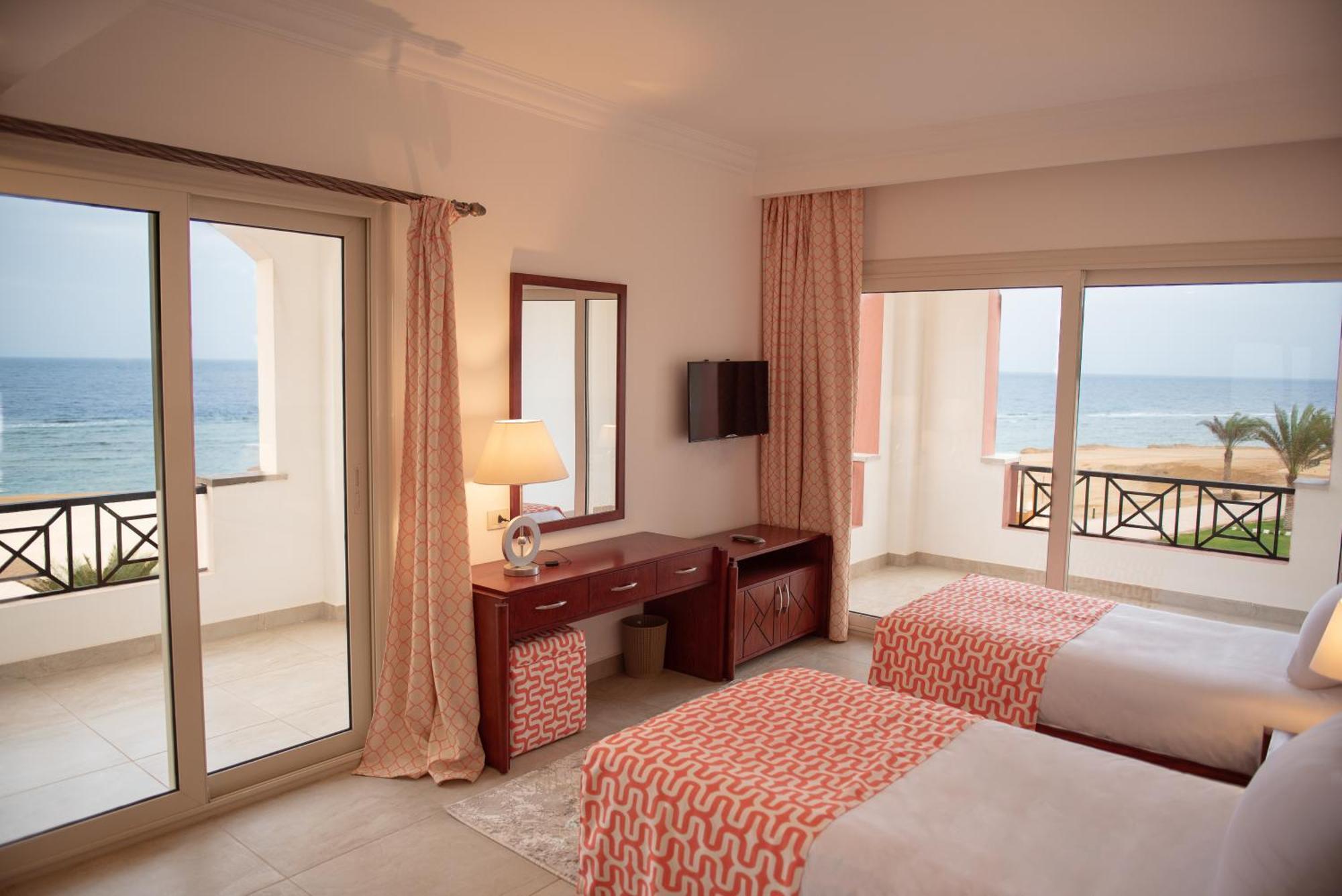 Oyster Bay Beach Resort Abu Dabbab Bagian luar foto