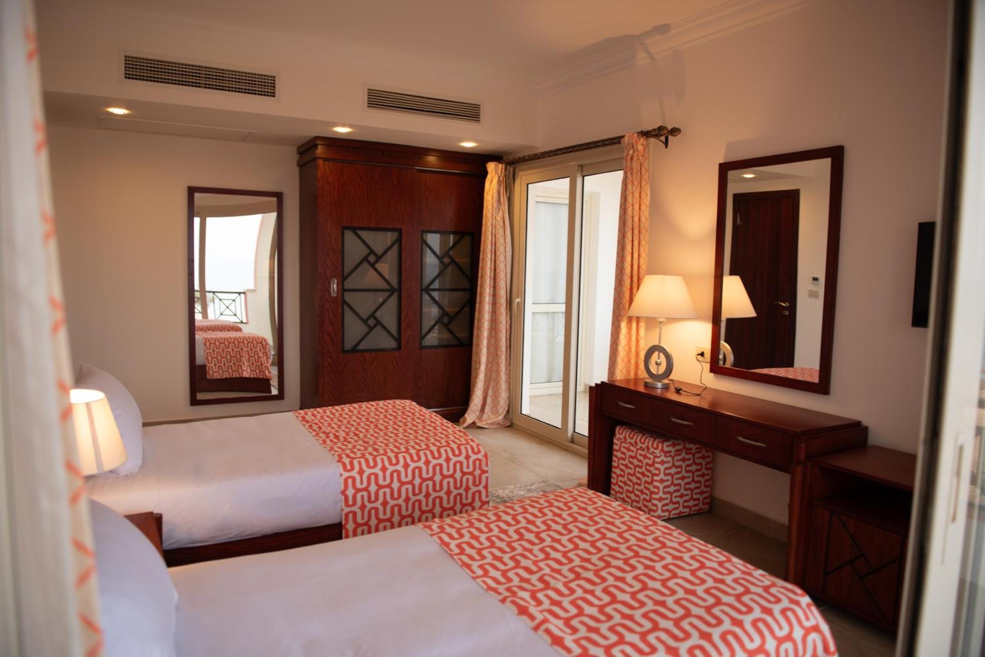 Oyster Bay Beach Resort Abu Dabbab Bagian luar foto