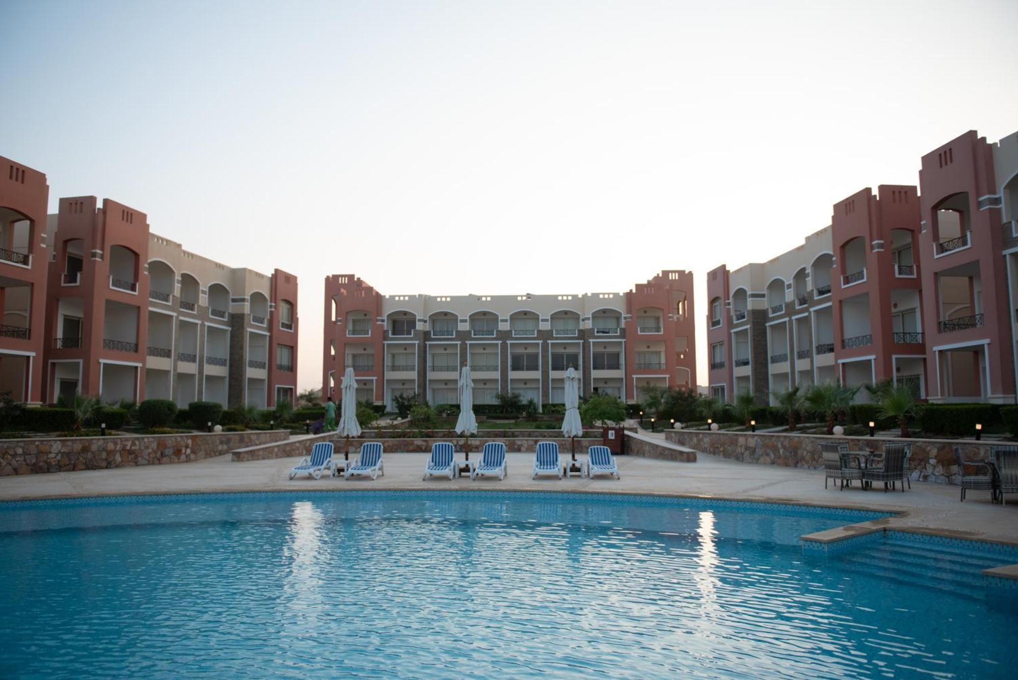 Oyster Bay Beach Resort Abu Dabbab Bagian luar foto