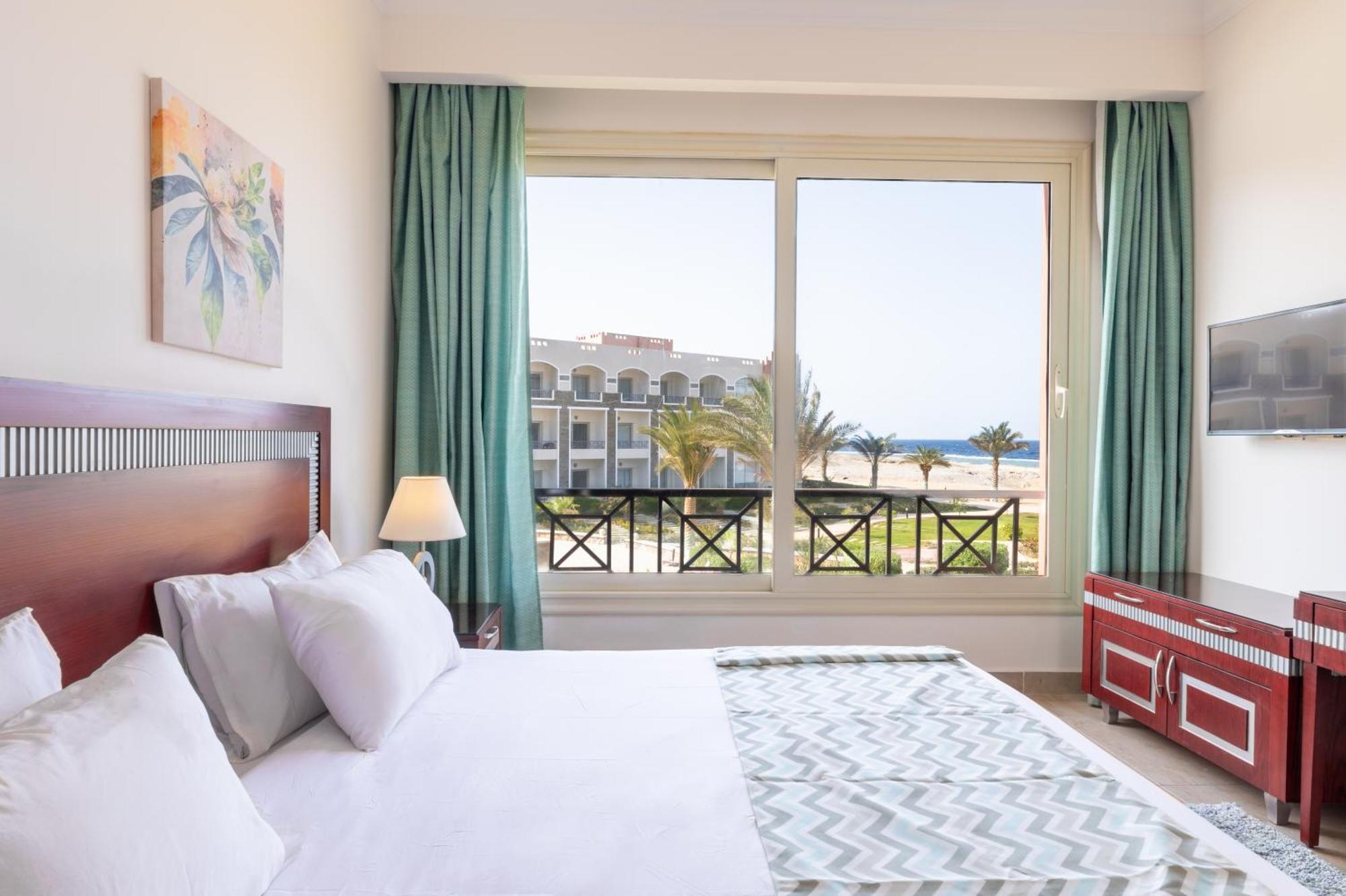 Oyster Bay Beach Resort Abu Dabbab Bagian luar foto
