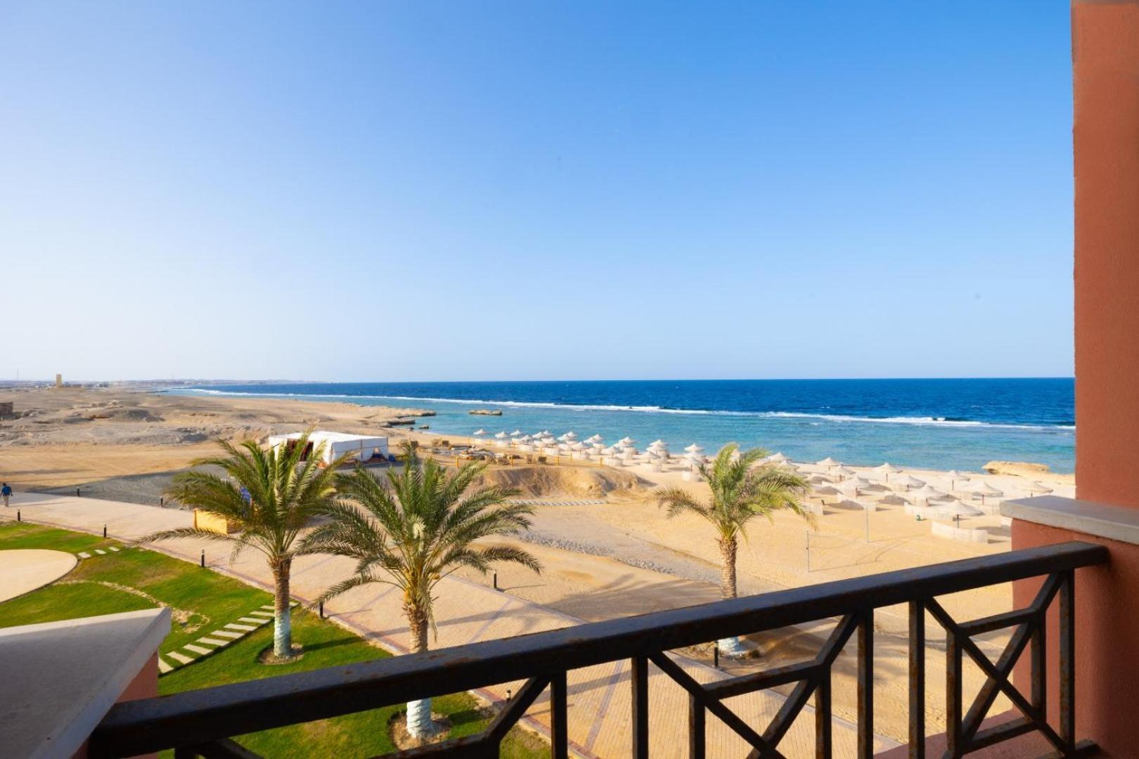 Oyster Bay Beach Resort Abu Dabbab Bagian luar foto