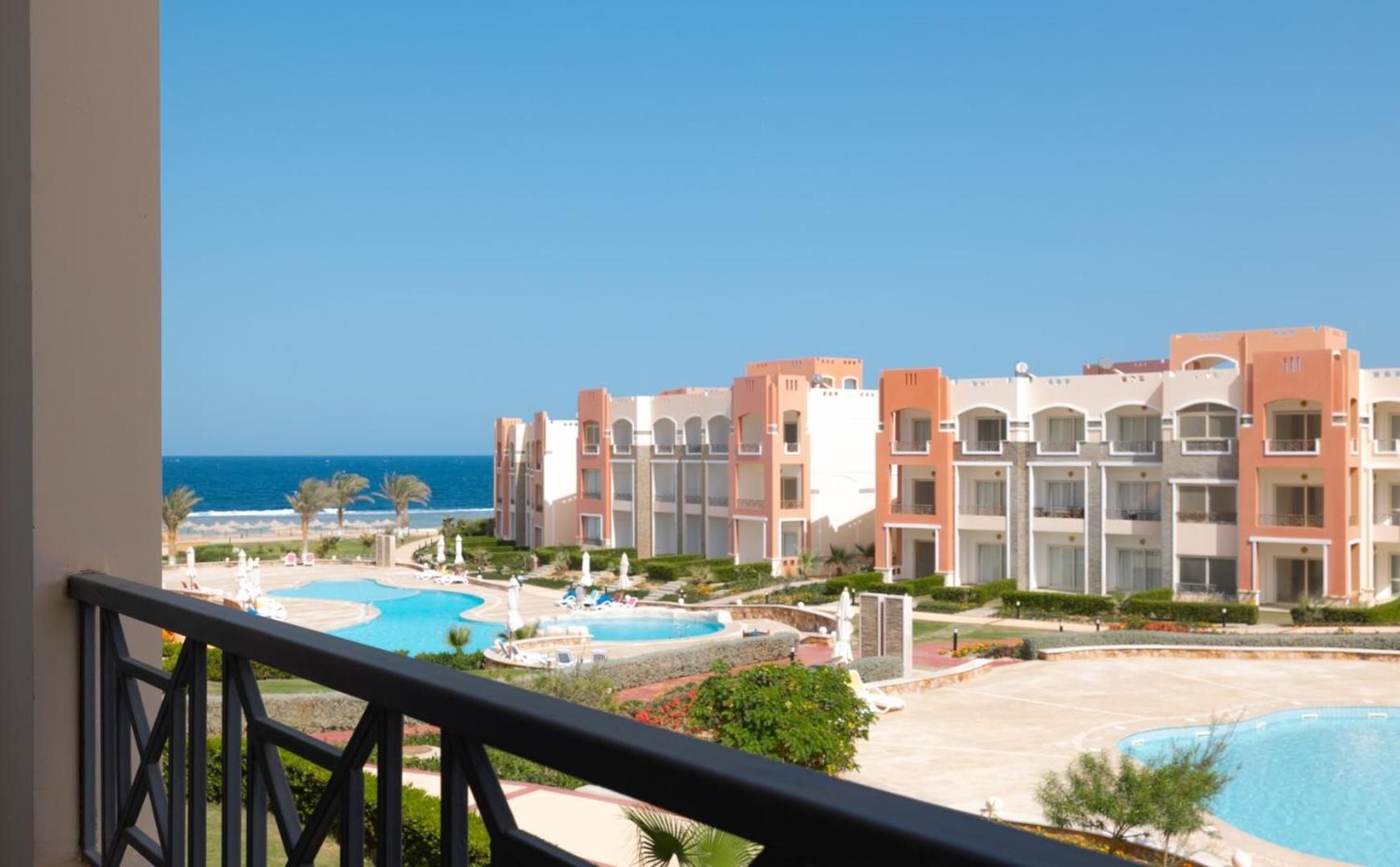 Oyster Bay Beach Resort Abu Dabbab Bagian luar foto