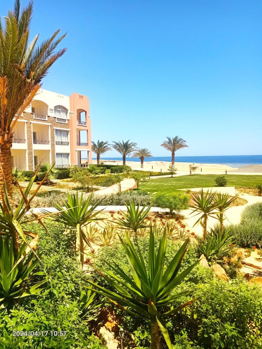 Oyster Bay Beach Resort Abu Dabbab Bagian luar foto