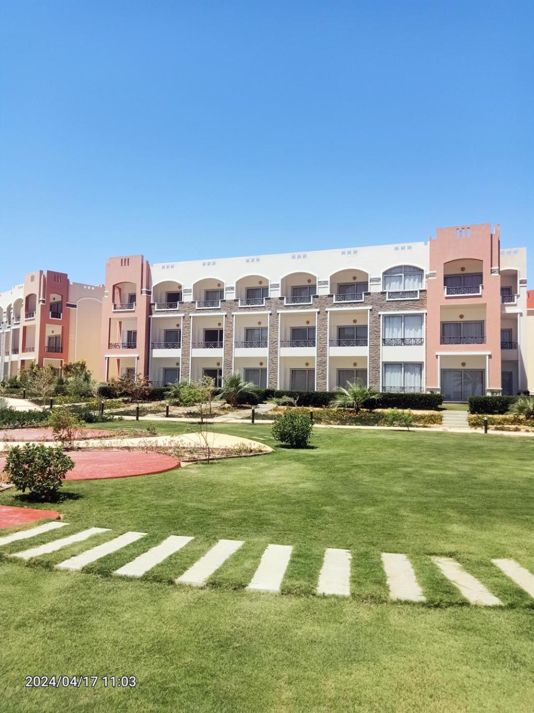 Oyster Bay Beach Resort Abu Dabbab Bagian luar foto